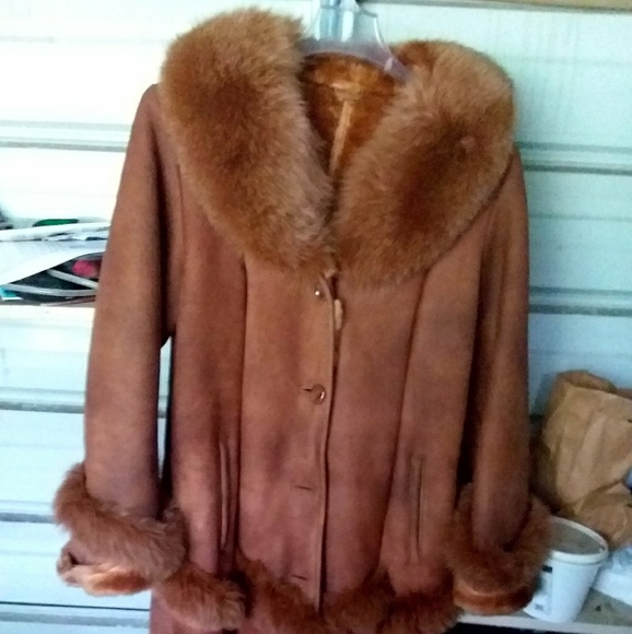 Ladies coat - Picture 3 of 3